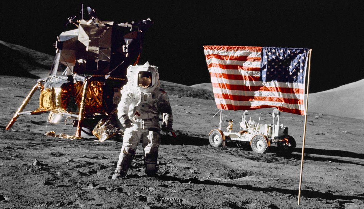 NASA-Astronaut vor Mondlandekapsel