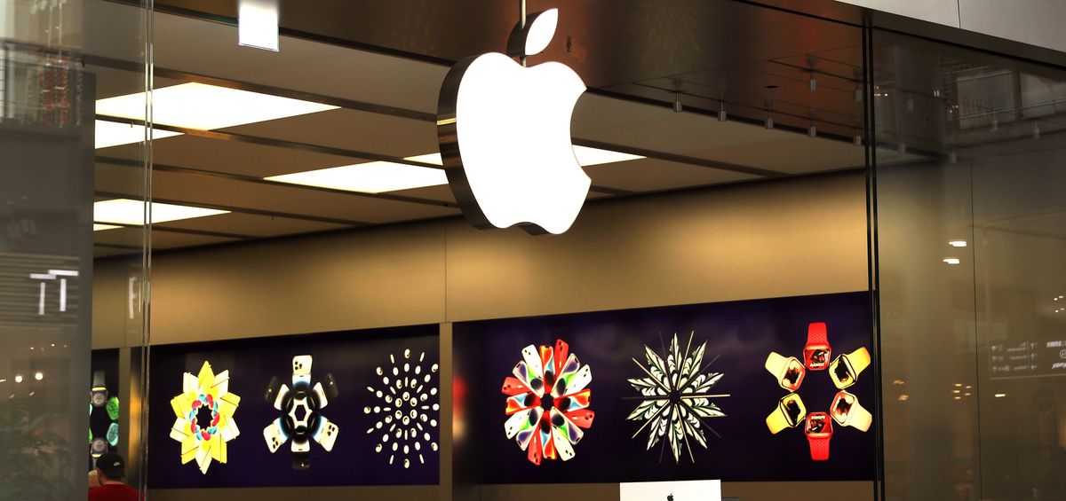 Apple-Logo im Eingangsbereich Flagstore