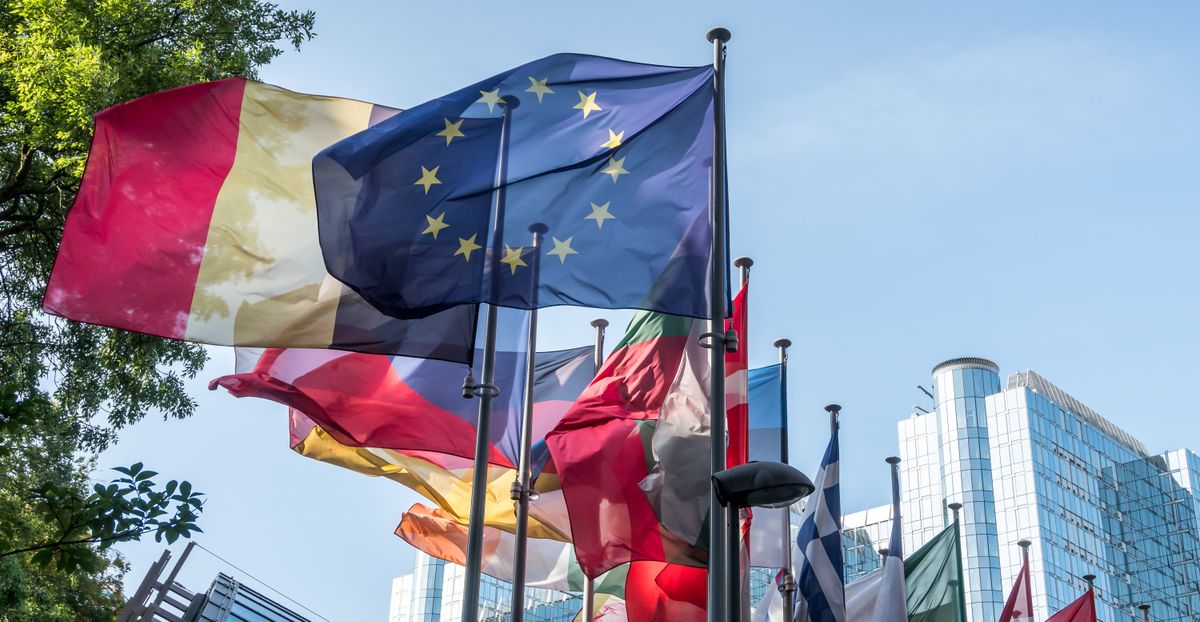 Europäische Flagge weht im Wind