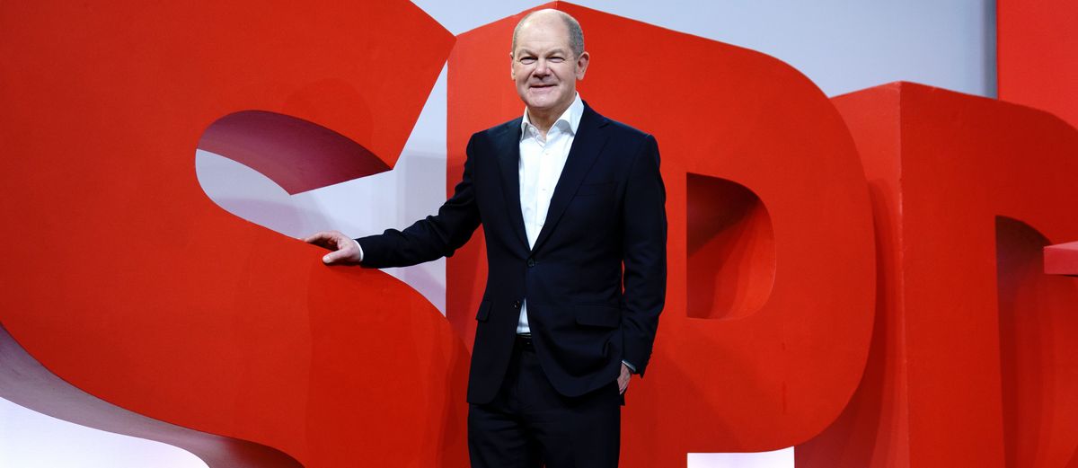 Olaf Scholz vor SPD-Parteilogo